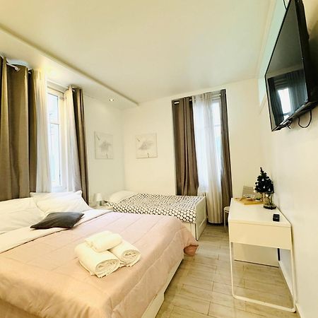 Modern Room With Private Bathroom Тренто Екстериор снимка