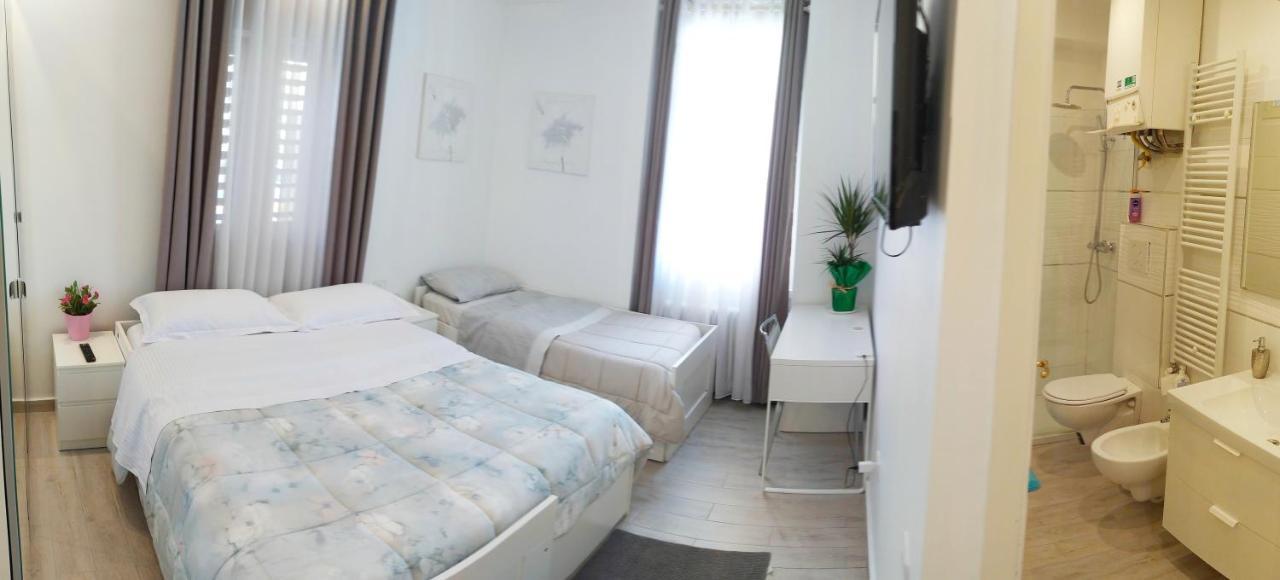 Modern Room With Private Bathroom Тренто Екстериор снимка