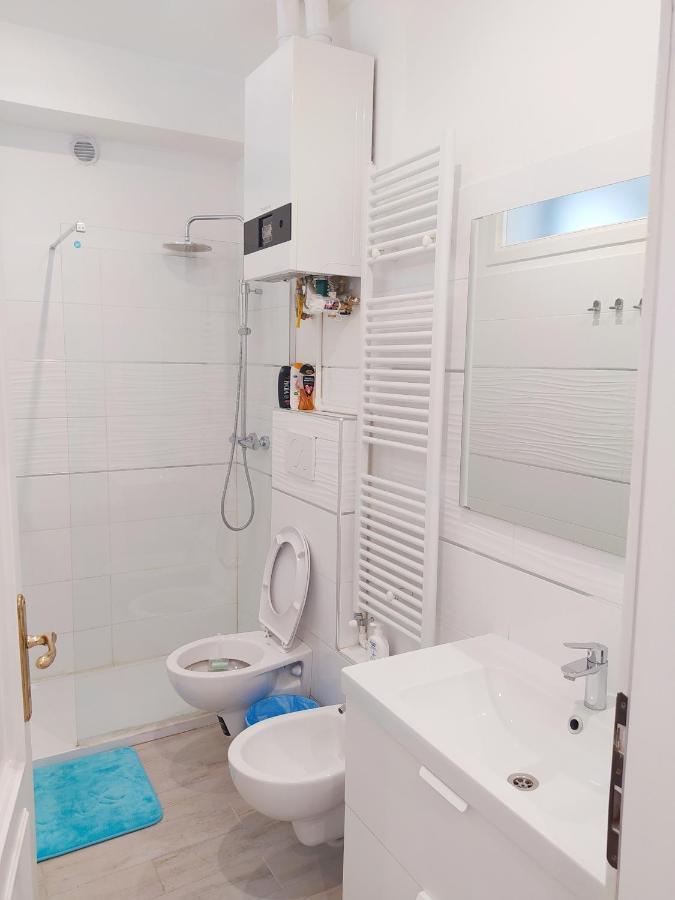 Modern Room With Private Bathroom Тренто Екстериор снимка