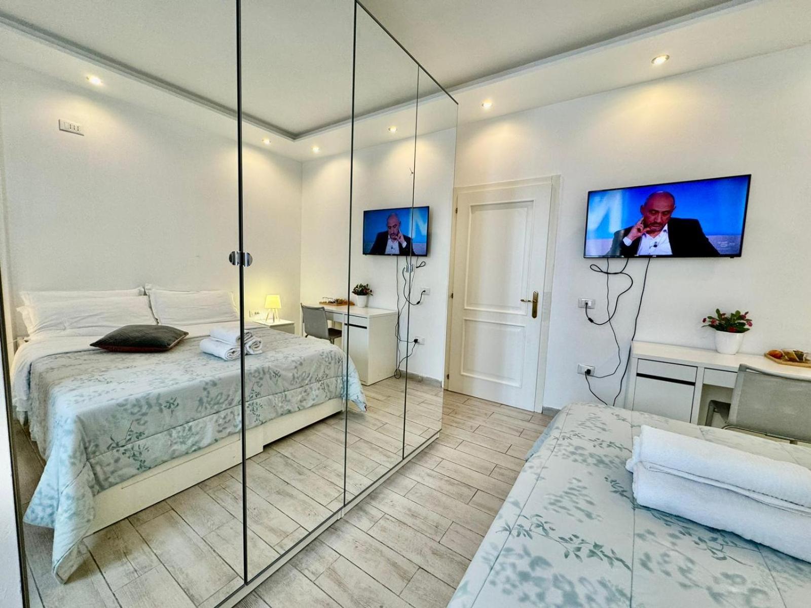Modern Room With Private Bathroom Тренто Екстериор снимка
