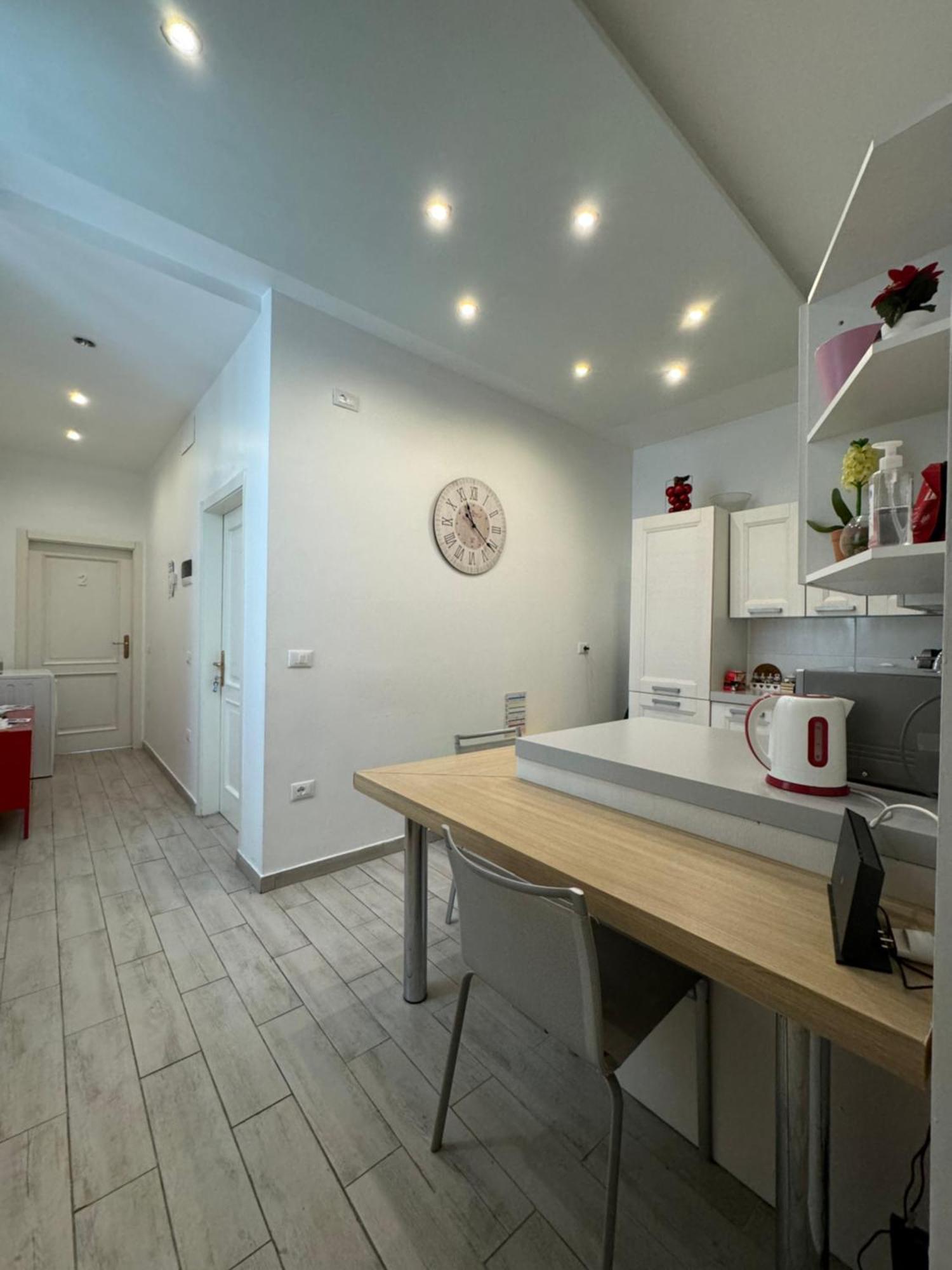 Modern Room With Private Bathroom Тренто Екстериор снимка