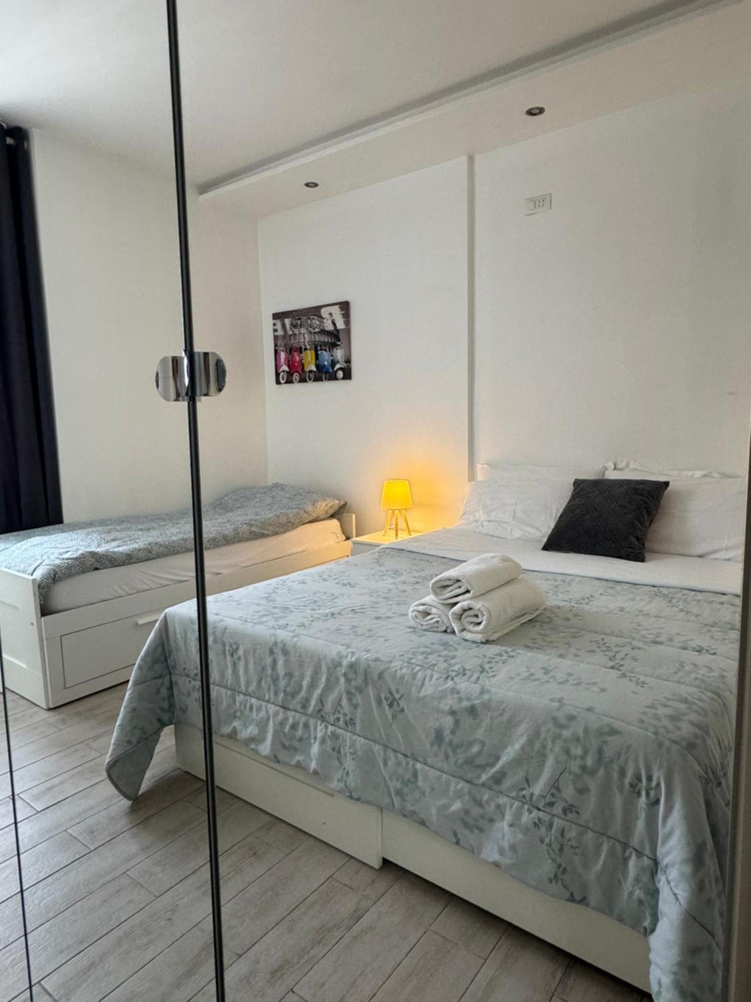 Modern Room With Private Bathroom Тренто Екстериор снимка
