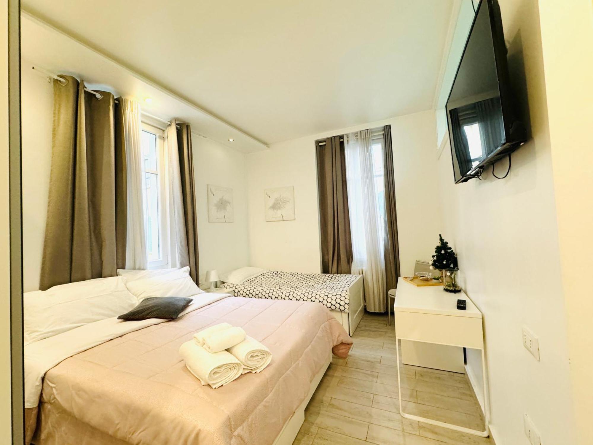 Modern Room With Private Bathroom Тренто Екстериор снимка