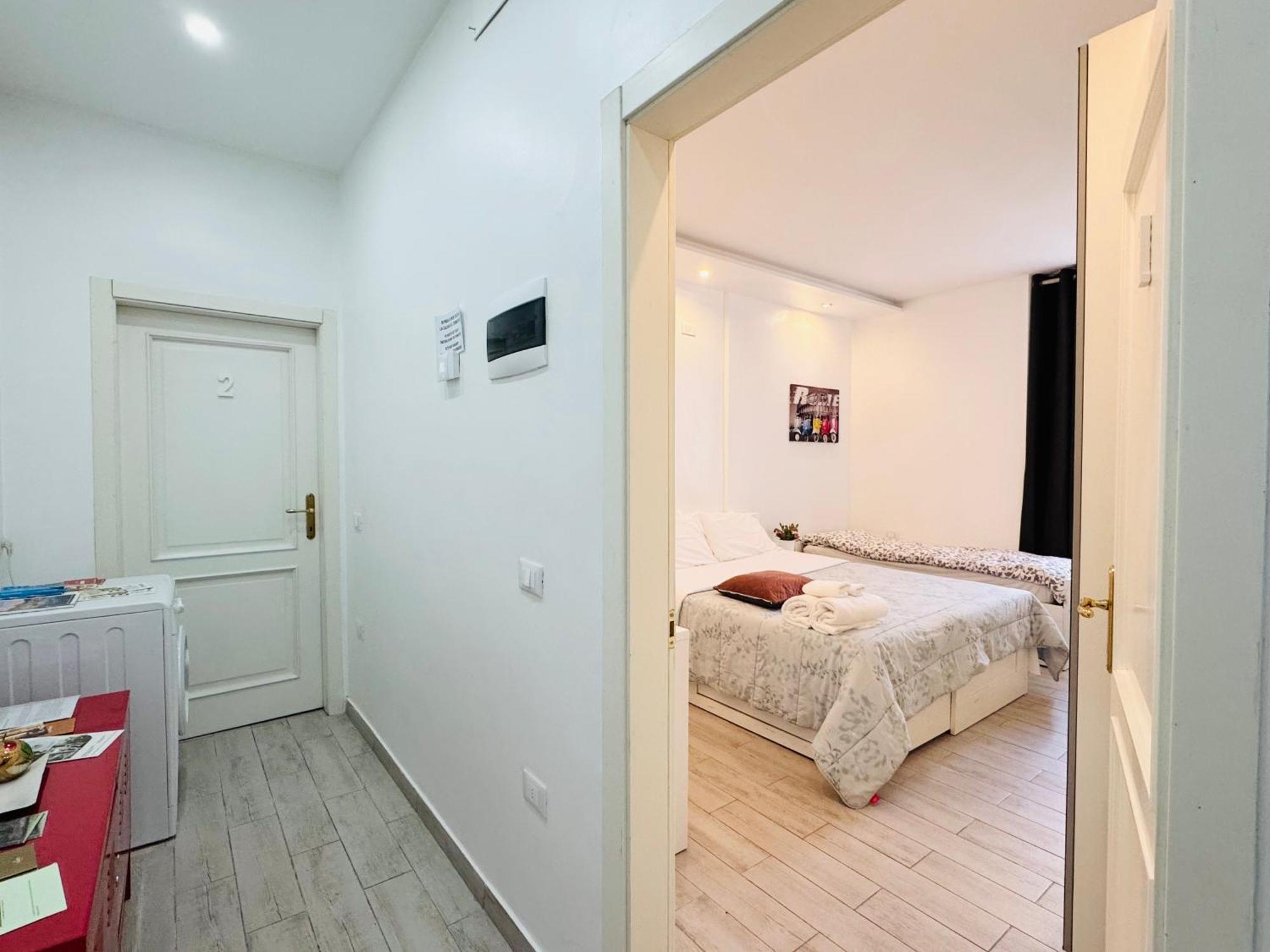 Modern Room With Private Bathroom Тренто Екстериор снимка
